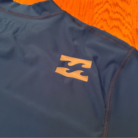 BNWT Billabong Rash-guard - Picture 5 of 6